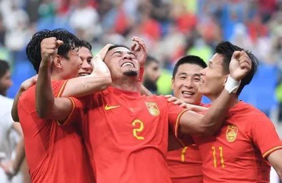 皇室对这个国家来说只是象征，哪怕你是女皇，也同样是这个国家的公民，要遵守这个国家的法律，如果你的所作所为被外界知道，就算你已经登基成为女皇，也一定会被抓住公开审判的。