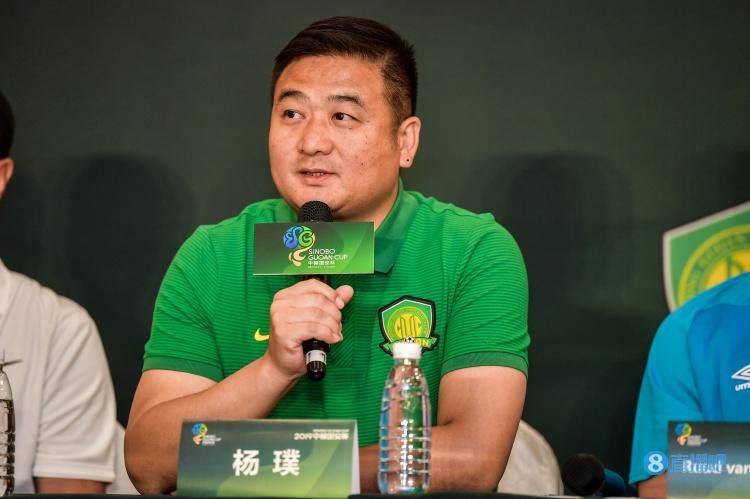 该曲由国内著名音乐人、花儿乐队王文博全程参与作词作曲，胡明、沙宝亮、周晓鸥联袂献唱，热血高燃的曲风，尽显征途战场的残暴无情和杀敌饮血的英雄豪迈